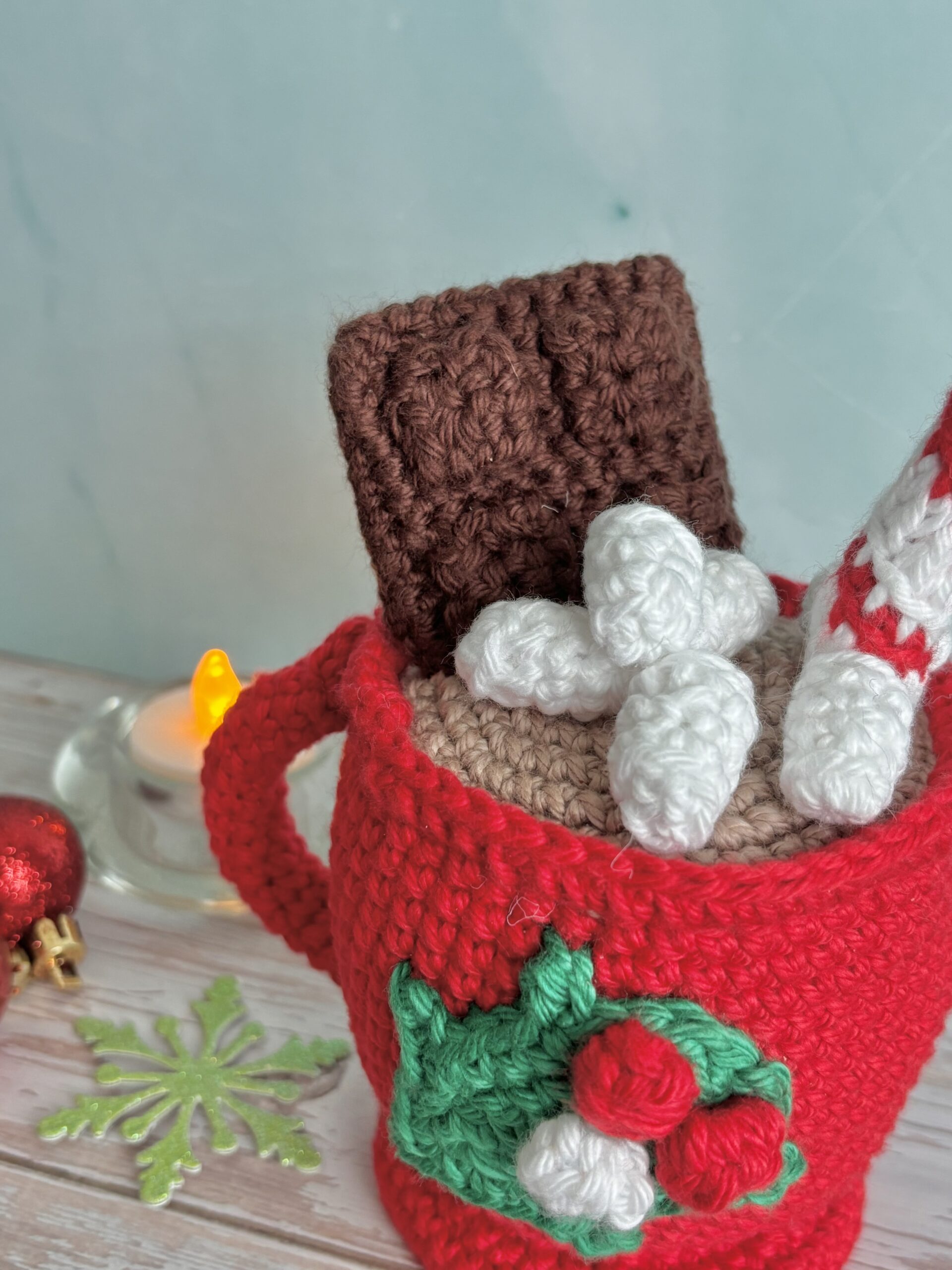 Red crochet mug with marshmallows
